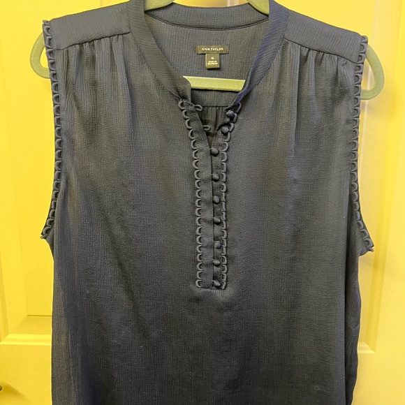 Shell. Ann Taylor, XL Navy Shell with beautiful details - Picture 1 of 5